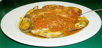 Order Mussels Fra Diavolo with Pasta - Entree food online from Primas Pasta & Pizza Restaurant store, Fort Worth on bringmethat.com