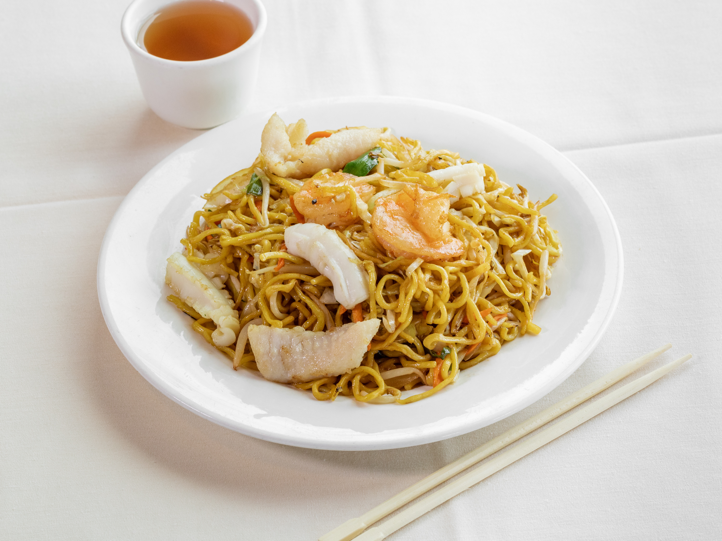 Order Seafood Chow Mein 海鲜炒面 food online from House Of Wong Restaurant store, Honolulu on bringmethat.com