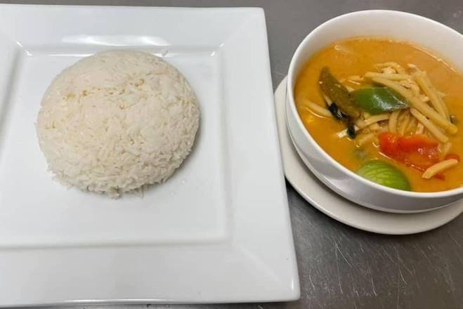 Order Red Curry food online from Thong's Authentic Thai Restaurant store, Green Bay on bringmethat.com