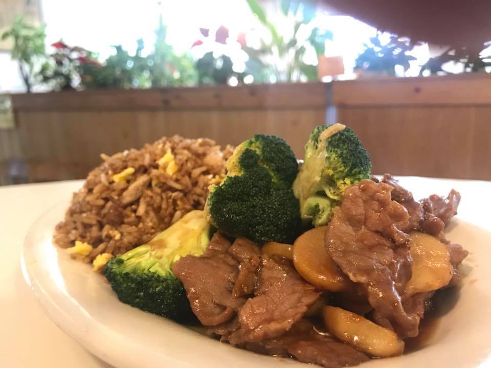 Order 8. Beef with Broccoli Combo Platter food online from Jade Dynasty store, Edison NJ on bringmethat.com