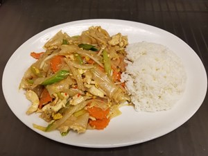 Order Chicken Noodle food online from Simply Thai store, Fort Collins on bringmethat.com