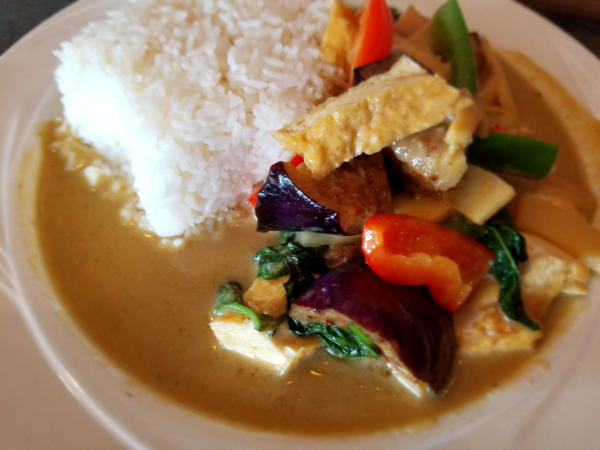 Order 44. Green Curry food online from Thai Pk Restaurant store, Portland on bringmethat.com