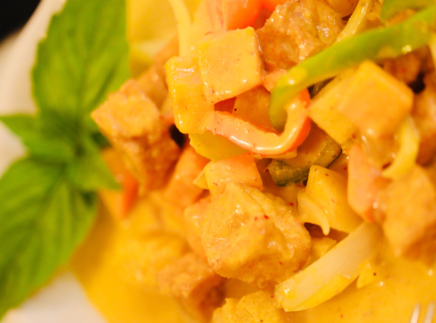 Order Dinner Yellow Curry food online from Taste of Siam store, Stoneham on bringmethat.com