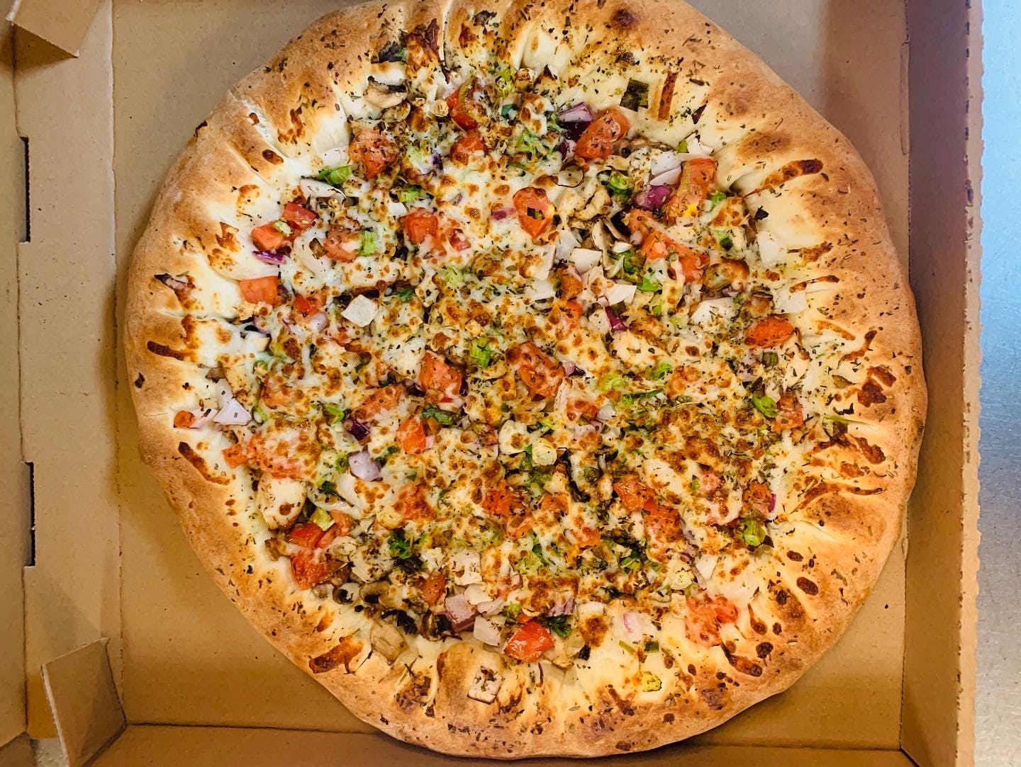 Order Garlic Chicken Special Pizza - Medium 12" food online from Pizza Express store, Castro Valley on bringmethat.com