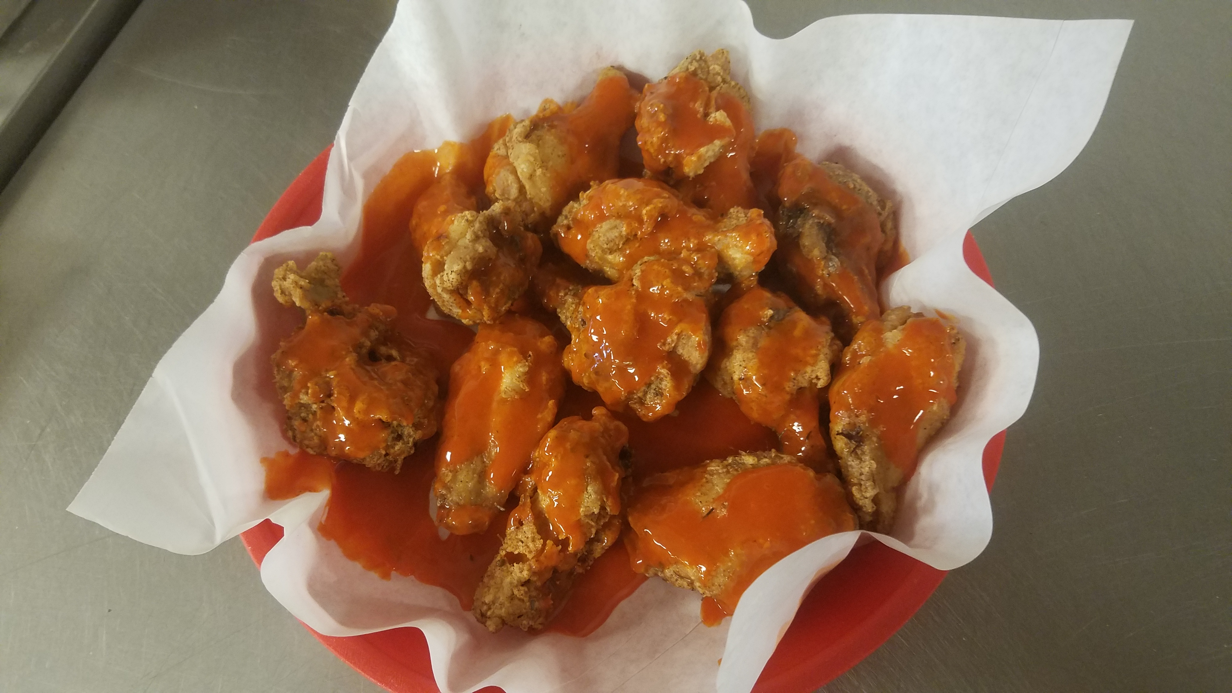 Order Amazing Chicken Wings food online from B&B Pizzeria store, Hesperia on bringmethat.com