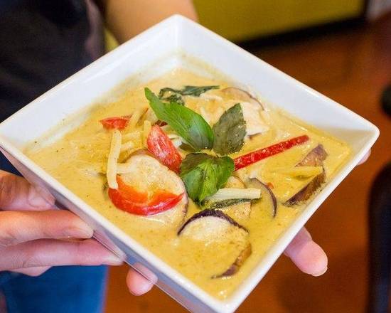 Order Green Curry (spicy**) food online from Bistro 38 store, Oklahoma City on bringmethat.com