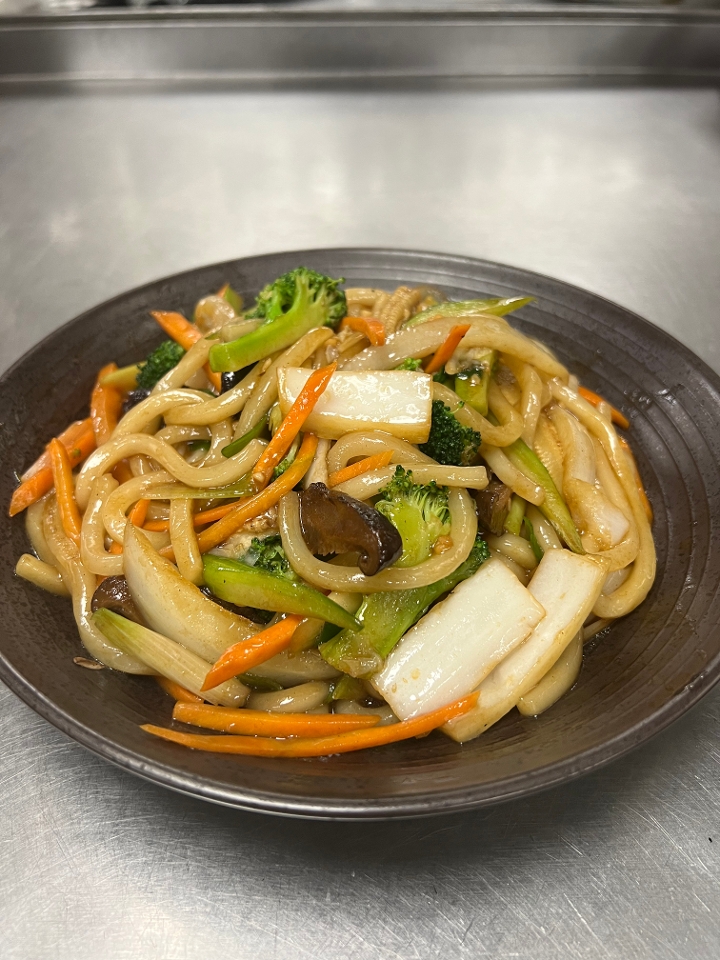 Order VEGETABLE UDON 菜炒乌冬 food online from Wok and Roll Restaurant(H St) store, Washington on bringmethat.com
