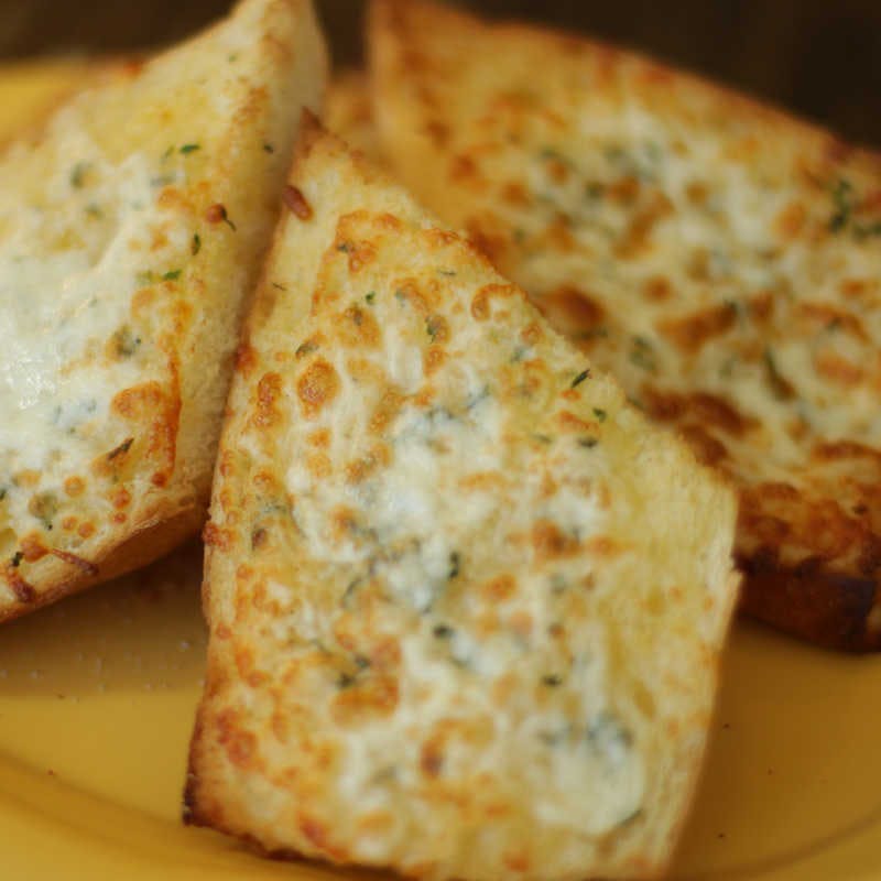 Order Cheesy Garlic Bread - Appetizer food online from Straw Hat Pizza Grille store, Milpitas on bringmethat.com