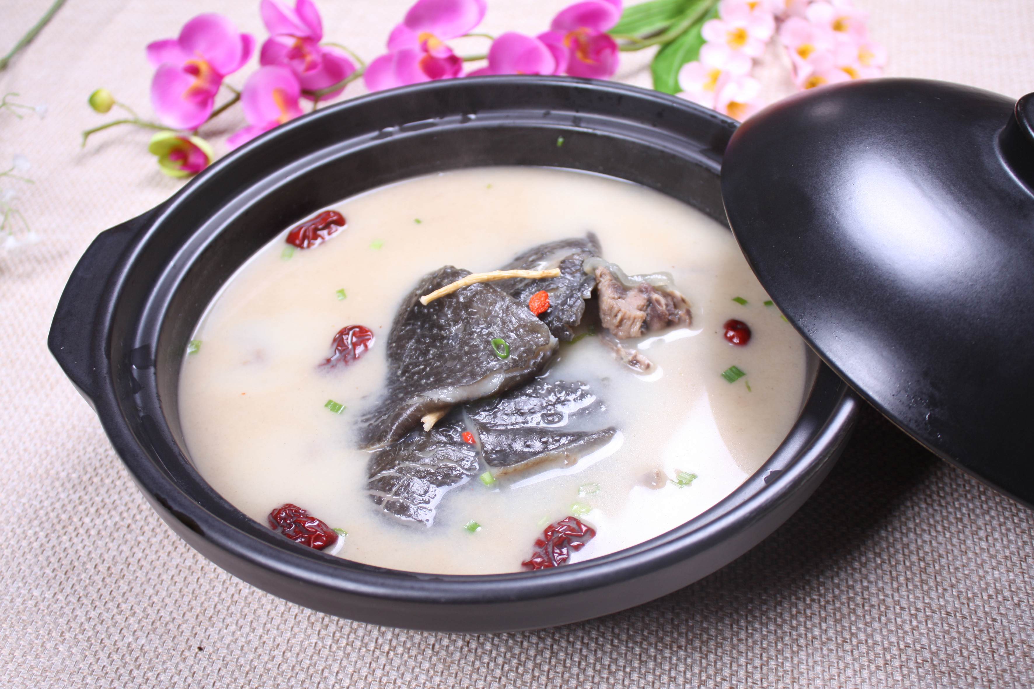Order Softshell Turtle Soup 原盅藥膳燉水魚湯  food online from Full House Seafood Restaurant store, Arcadia on bringmethat.com