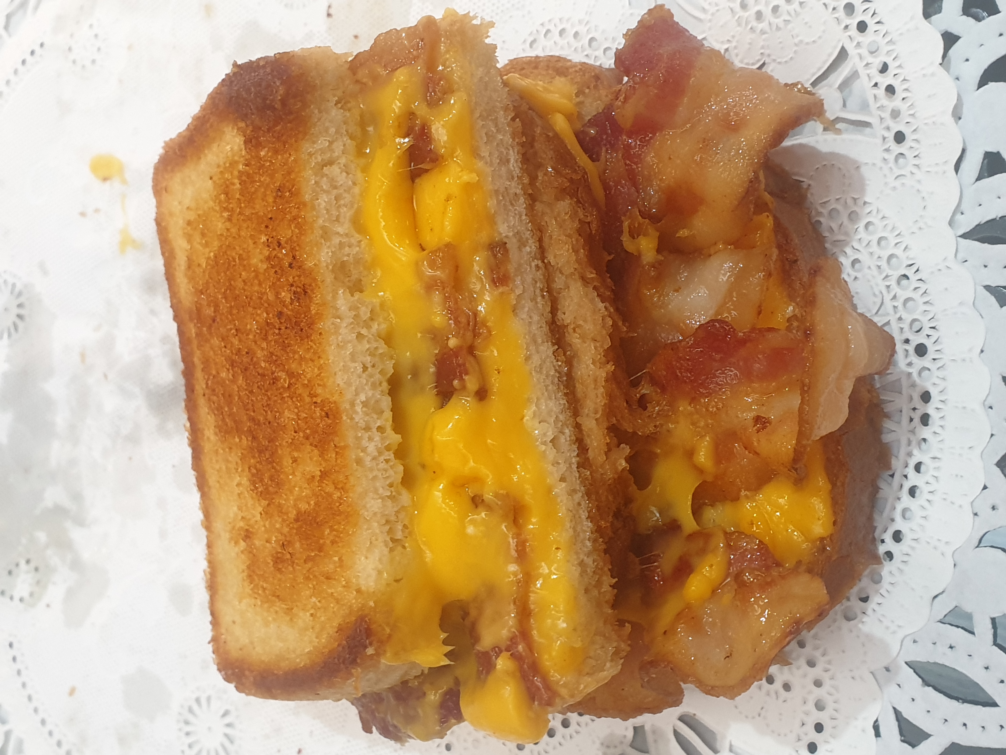 Order 9B-Grilled Cheese with bacon & tomato food online from Taz Cafe store, New York on bringmethat.com