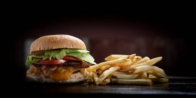 Order Classic Bacon Cheeseburger food online from Little Pub store, Fairfield on bringmethat.com