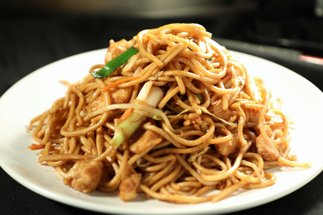 Order 67. Chicken Lo Mein food online from Chef Ming store, Beverly Hills on bringmethat.com
