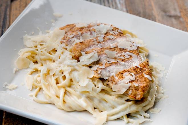 Order Chicken Alfredo Pasta Family-Style Meal food online from Ocharley store, Paducah on bringmethat.com