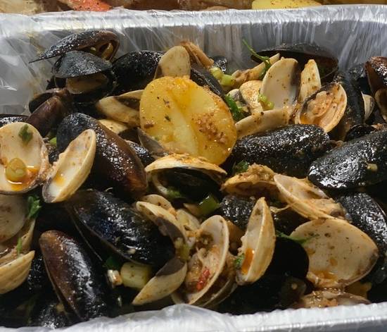 Order *2lb Mussels & 2lb Mini Clam Boil food online from Bailey Seafood store, Buffalo on bringmethat.com