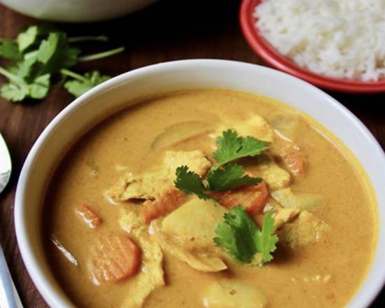 Order Yellow Curry food online from Nidda Thai Cuisine store, Houston on bringmethat.com