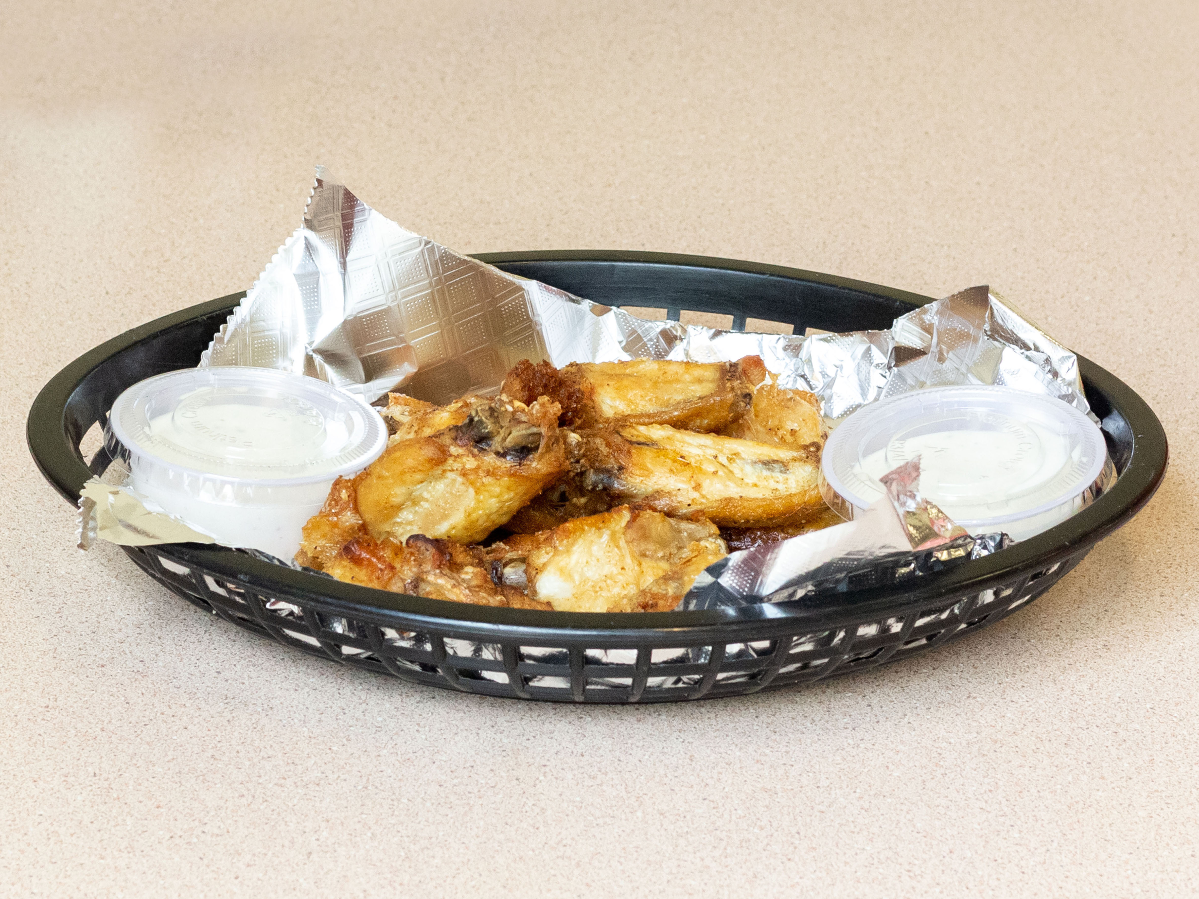 Order 8 Piece Wings food online from Cappolla's Pizza and Grill of Cary store, Cary on bringmethat.com