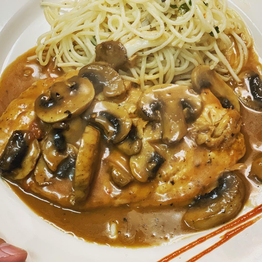 Order Chicken Marsala Dinner - Entree food online from Mia's Pizzeria & Restaurant store, Plainview on bringmethat.com