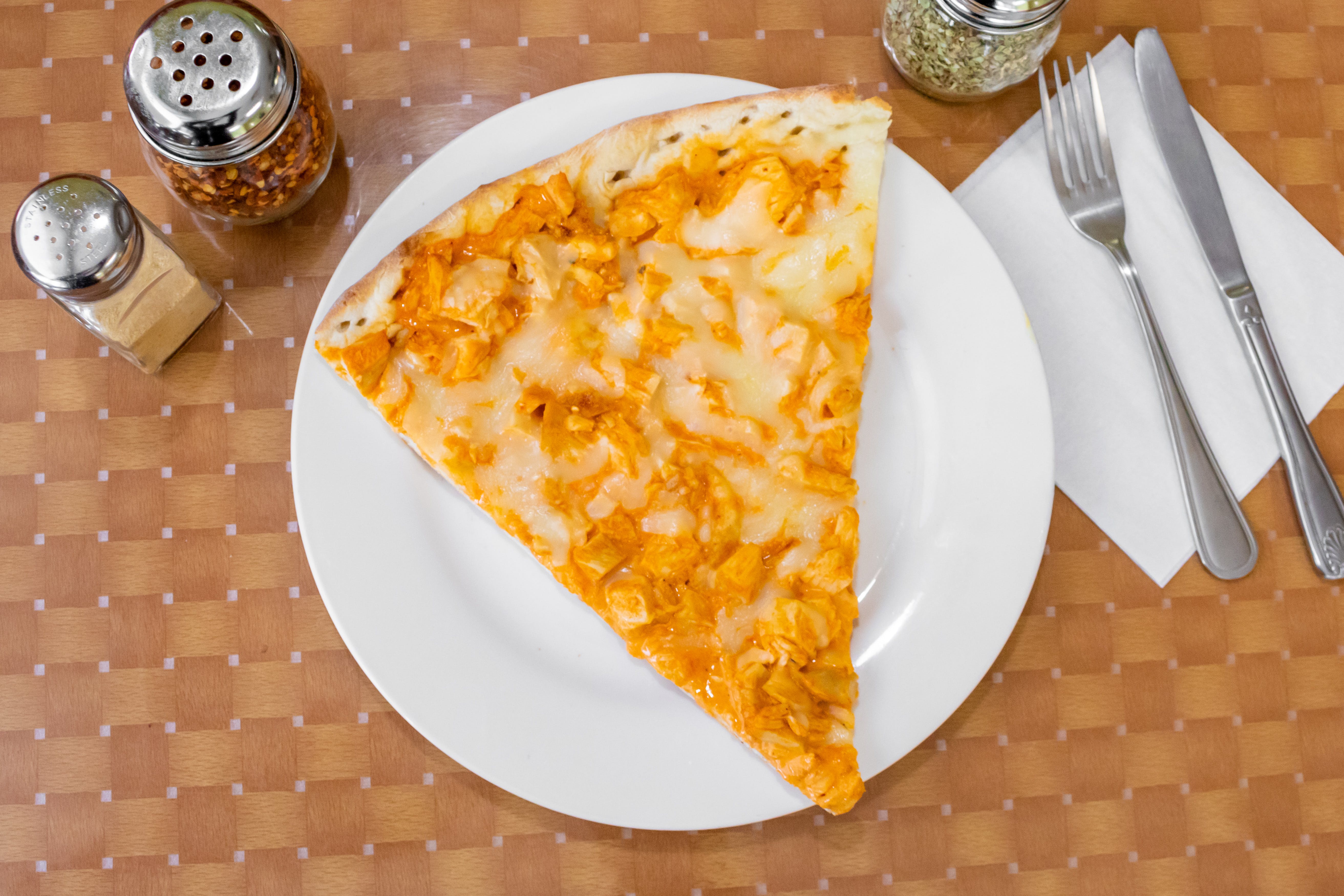 Order Buffalo Chicken Pizza - Small 12'' food online from Danny's Tomato Pie store, Ewing on bringmethat.com