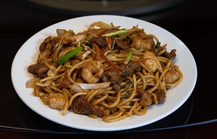 Order 22. House Special Lo Mein 本楼炒面 food online from China town Restaurant store, Anchorage on bringmethat.com