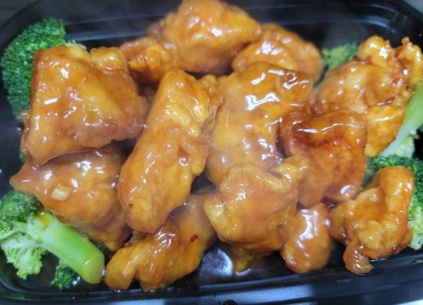 Order S28. General Tso's White Meat Chicken (Spicy) 左鸡白肉 大 food online from Mr. Wonton store, Egg Harbor Township on bringmethat.com
