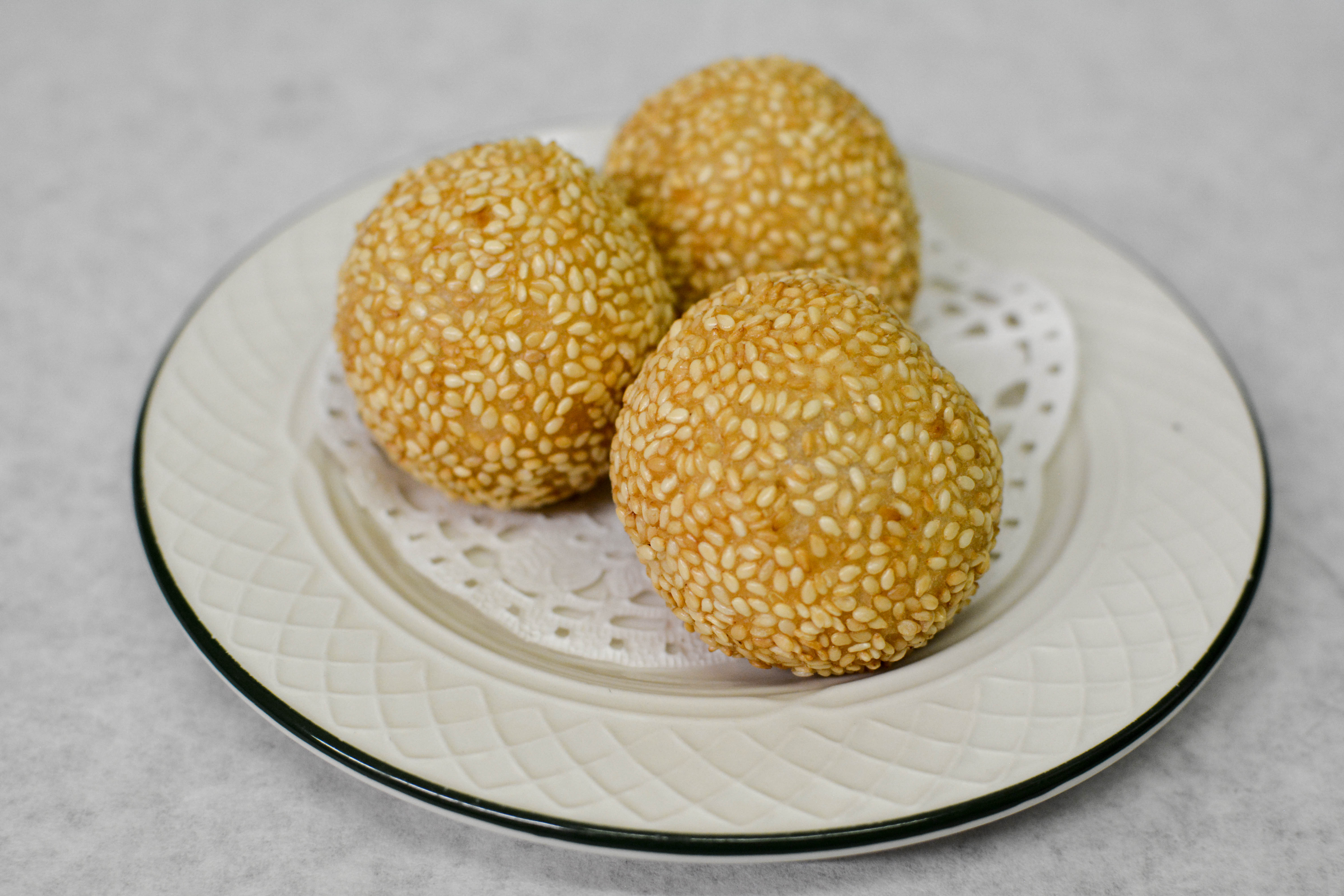 Order 26. Sesame Seed with Lotus Paste 莲蓉球 food online from Jade Palace store, Louisville on bringmethat.com