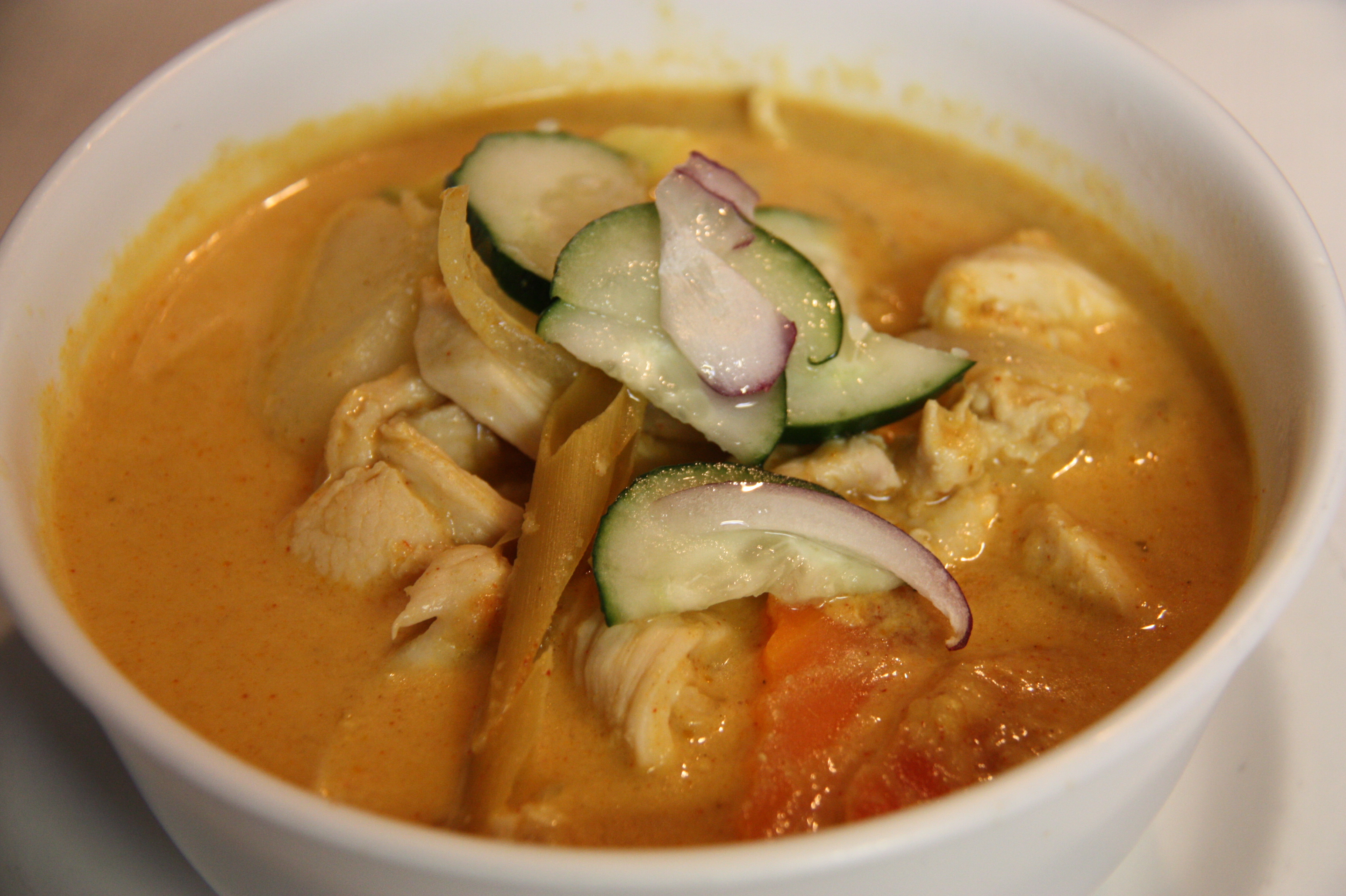 Order Yellow Curry food online from Ploy Ii-Thai Cuisine store, San Francisco on bringmethat.com
