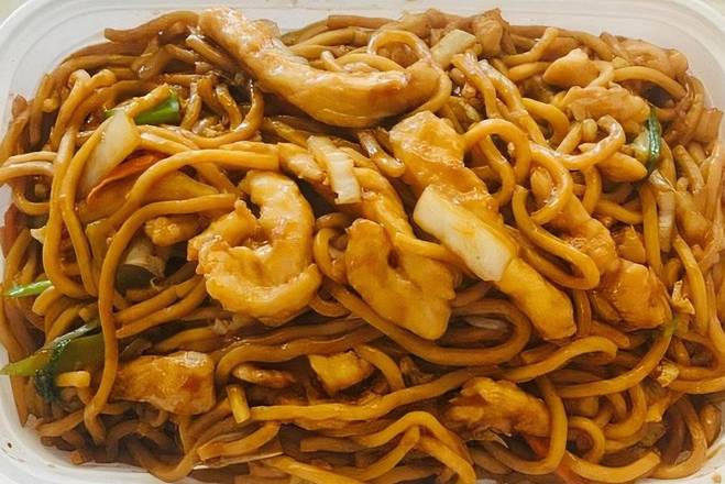 Order Chicken Lo Mein 鸡捞面 food online from Great Wall store, Mount Pleasant on bringmethat.com