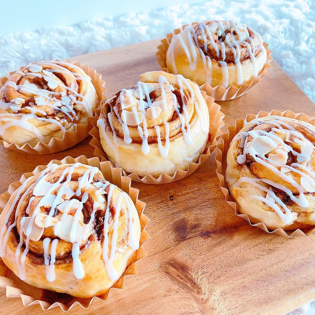 Order Cinnamon roll  food online from 5 brothers gourmet deli store, New York on bringmethat.com