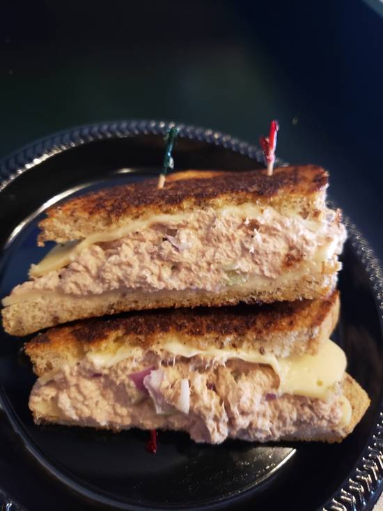 Order Tuna Melt food online from Sporty Restaurant & Catering store, Bloomingdale on bringmethat.com