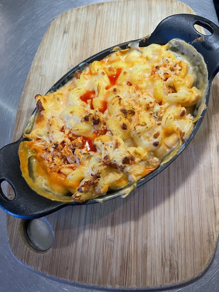Order Buffalo Chicken Mac and Cheese food online from Social Coffeehouse store, Leonardtown on bringmethat.com