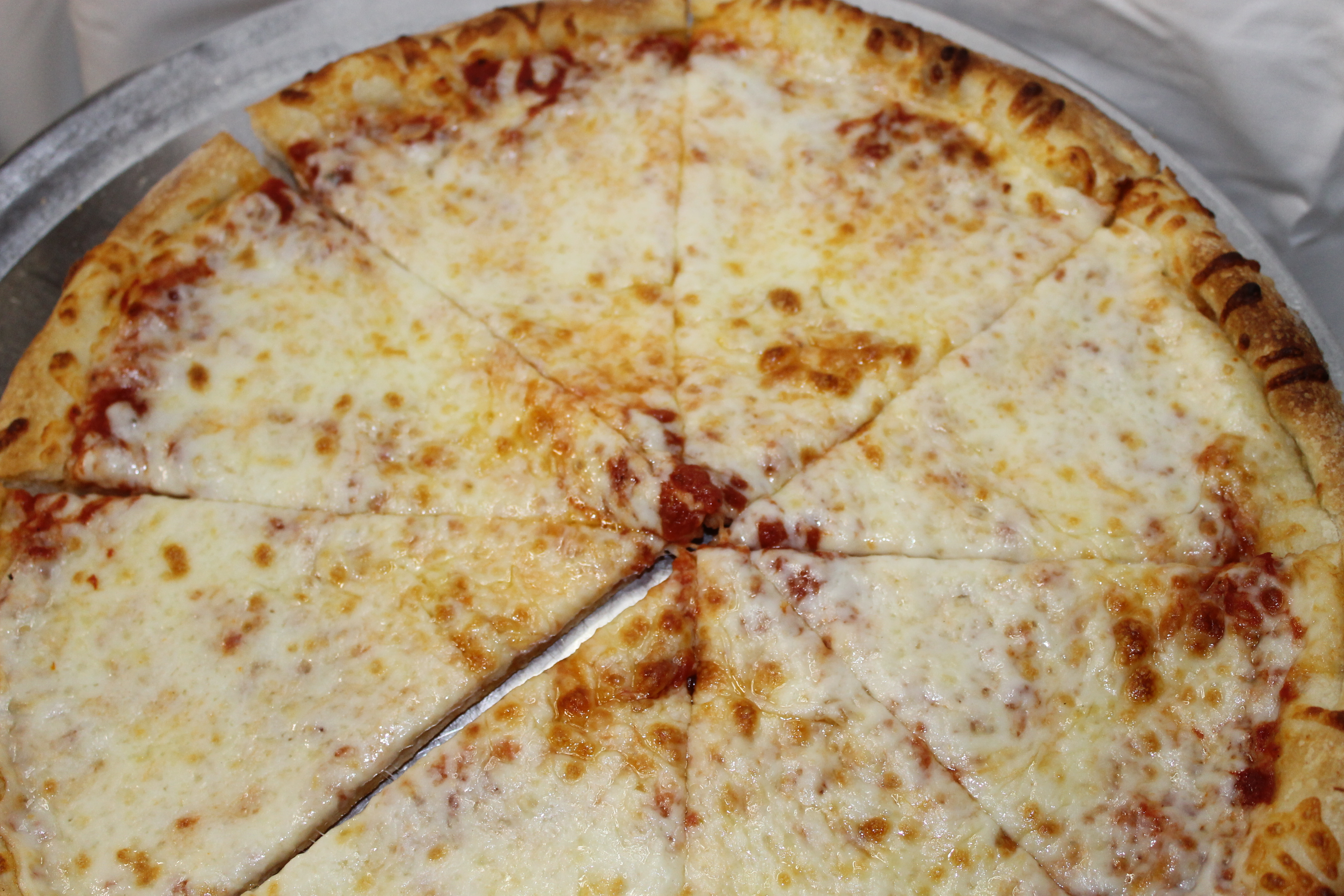 Order Cheese Pizza food online from Luigis Pizza store, Gatlinburg on bringmethat.com