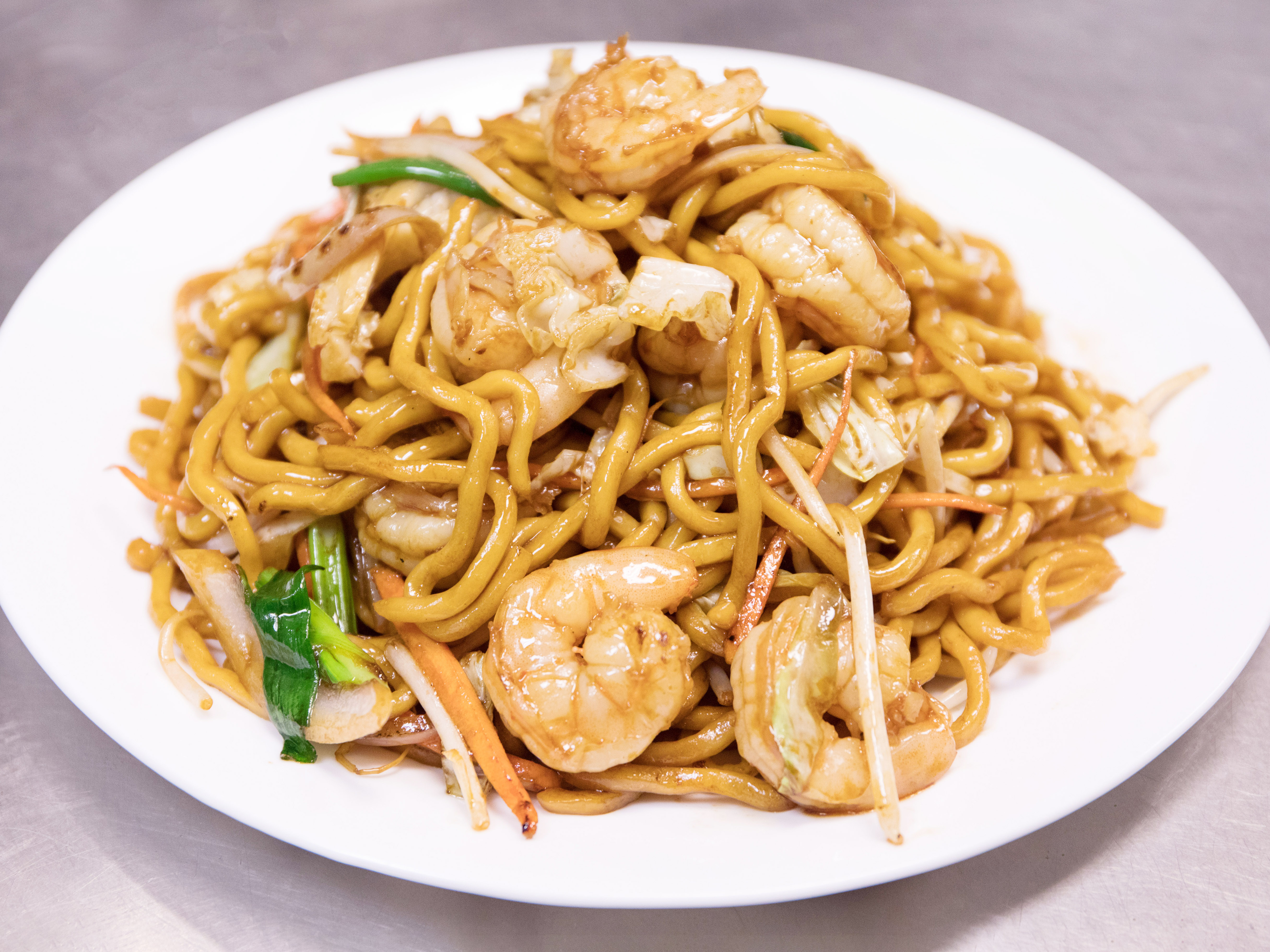 Order 107. Shrimp Chow Mein food online from Uncle yu express restaurant store, Union City on bringmethat.com