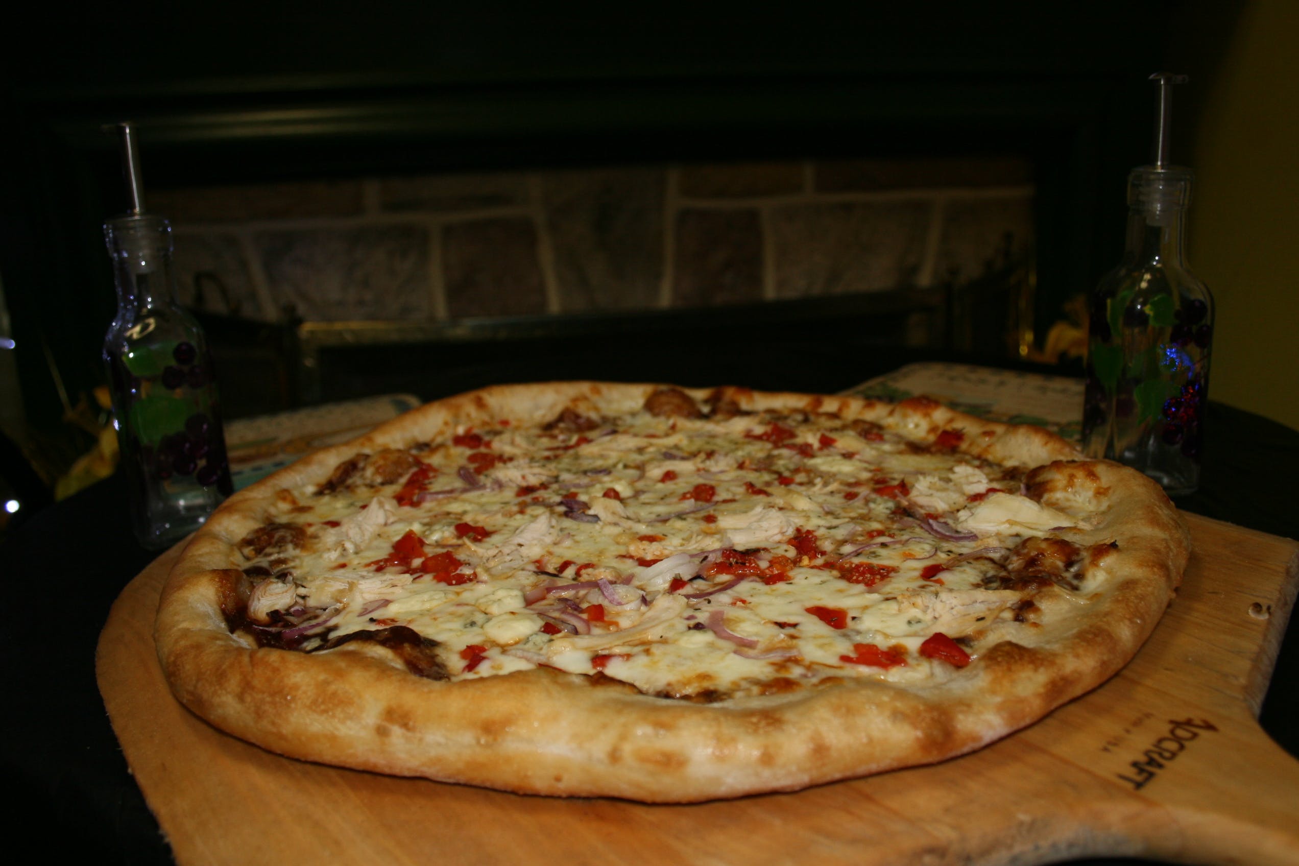 Order Buffalo-Style Chicken Pizza - Medium 14" food online from The Dough Boy's Pizzeria store, Baldwinsville on bringmethat.com