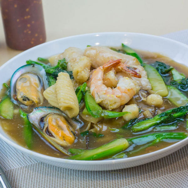 Order Lad Nah Seafood food online from Thai Original BBQ & Restaurant store, Long Beach on bringmethat.com