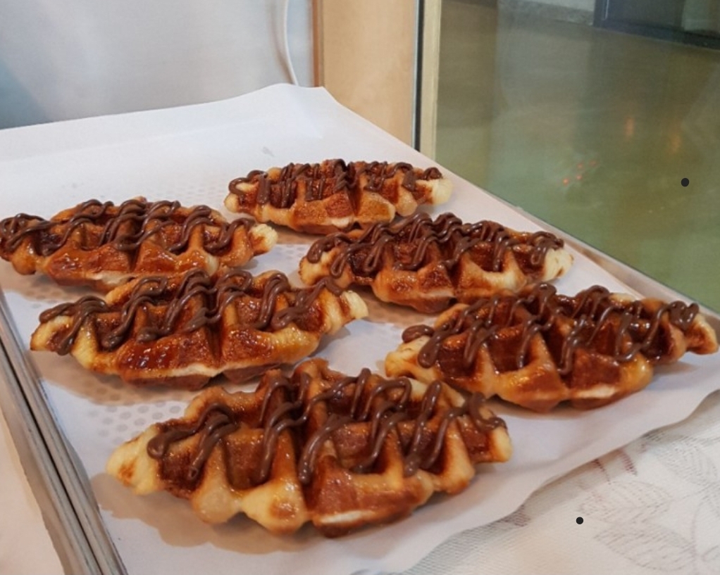 Order 1ps. Nutella Croffle. food online from Bagels & More store, Edgewater on bringmethat.com