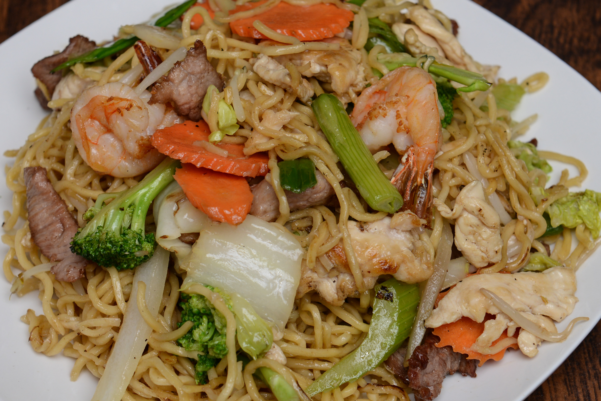 Order 79. House Chow Mein Noodles food online from Rincome store, Northridge on bringmethat.com