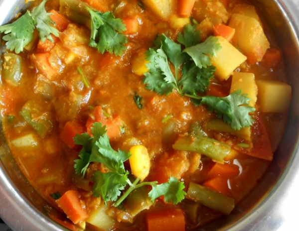Order Mix Vegetable Curry food online from Curry India store, New York on bringmethat.com