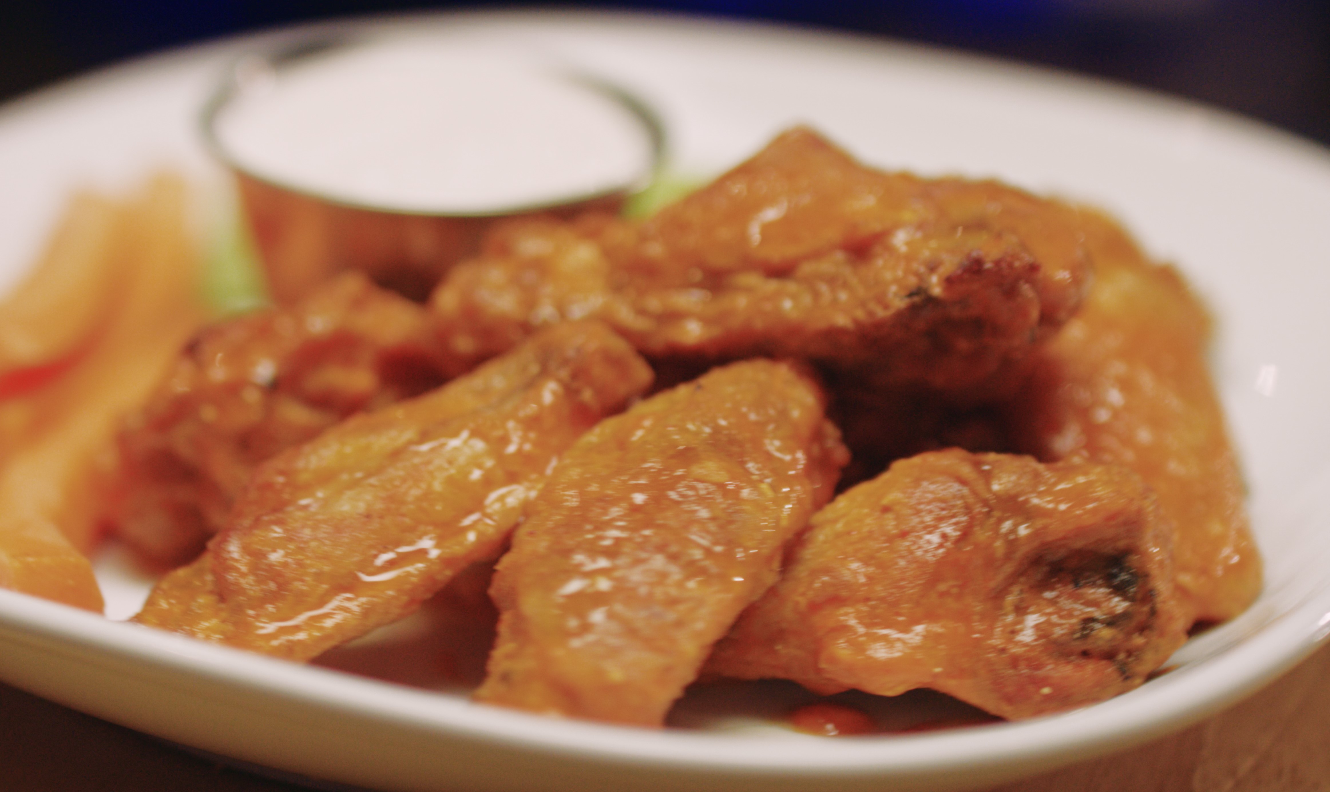 Order Traditional Wings food online from Recovery Sports Grill store, Rensselaer on bringmethat.com