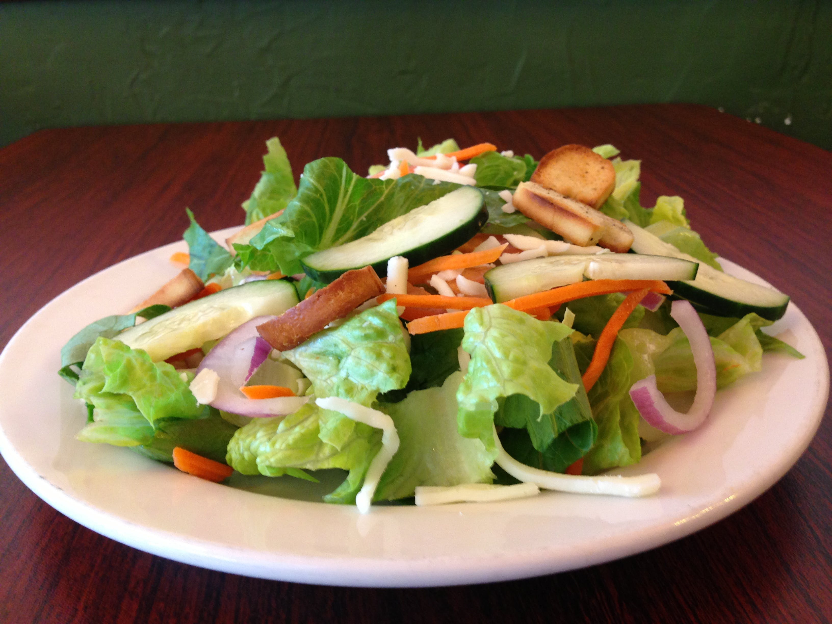 Order Garden Salad - Small food online from I pizza store, Newark on bringmethat.com
