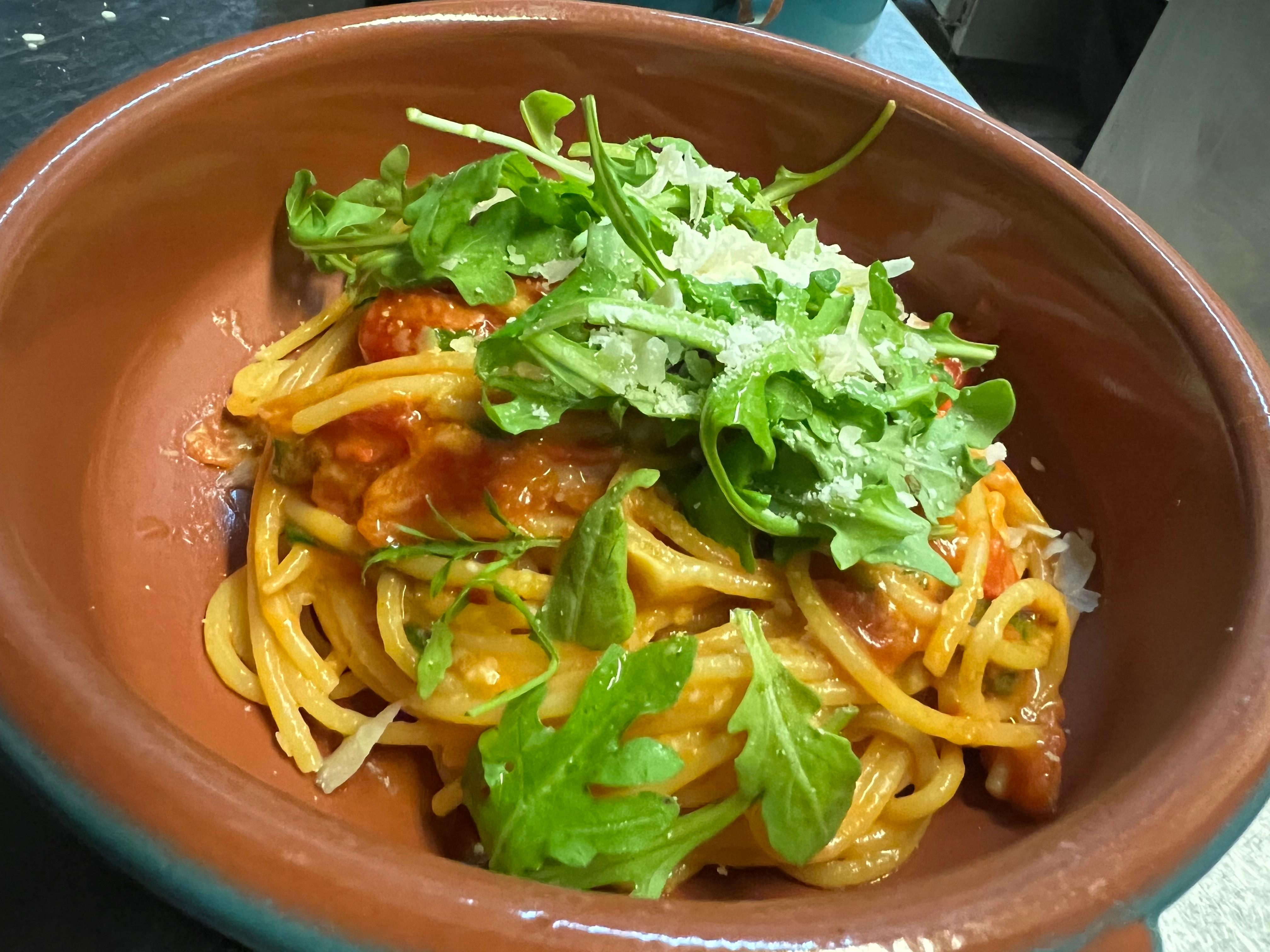 Order Spaghettone al Pomodoro food online from Numero 28 pizzeria napoletana store, New York on bringmethat.com
