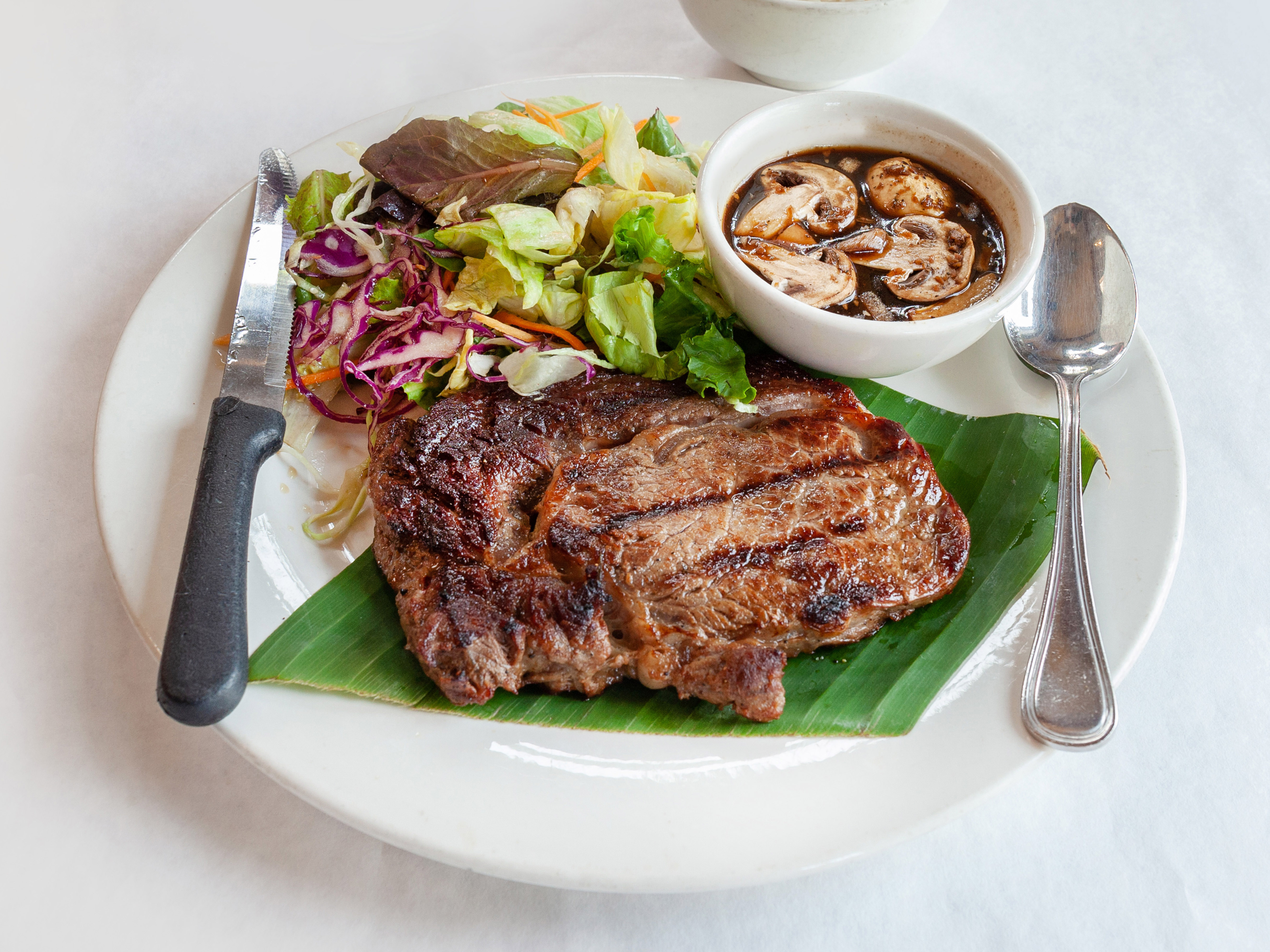 Order Bangkok Pepper Steak food online from Chandara Thai On Larchmont store, Los Angeles on bringmethat.com