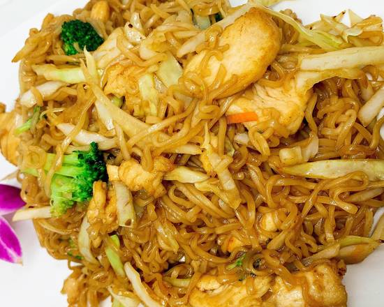 Order Chiang Mai Noodles food online from Aroma Royal Thai Cuisine store, Franklin Township on bringmethat.com