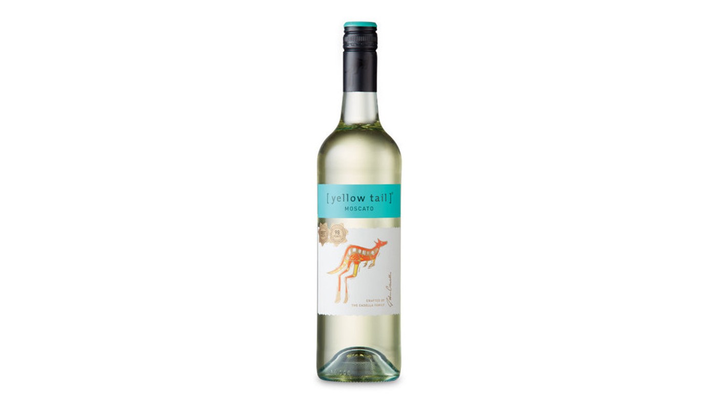 Order Yellow Tail Moscato 750mL food online from Robert Market store, Los Angeles on bringmethat.com