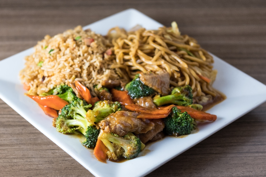 Order Broccoli Beef Dinner Combo food online from "Golden Dragon Chinese Restaurant " store, Elk Grove on bringmethat.com