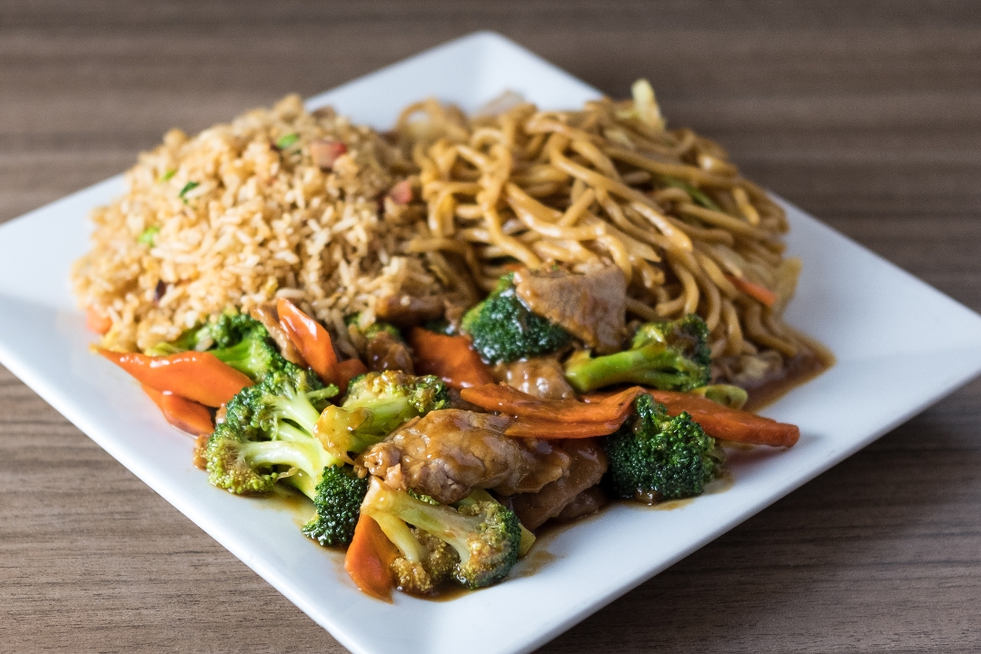 Order Broccoli Beef Dinner Combo food online from Golden Dragon store, Elk Grove on bringmethat.com