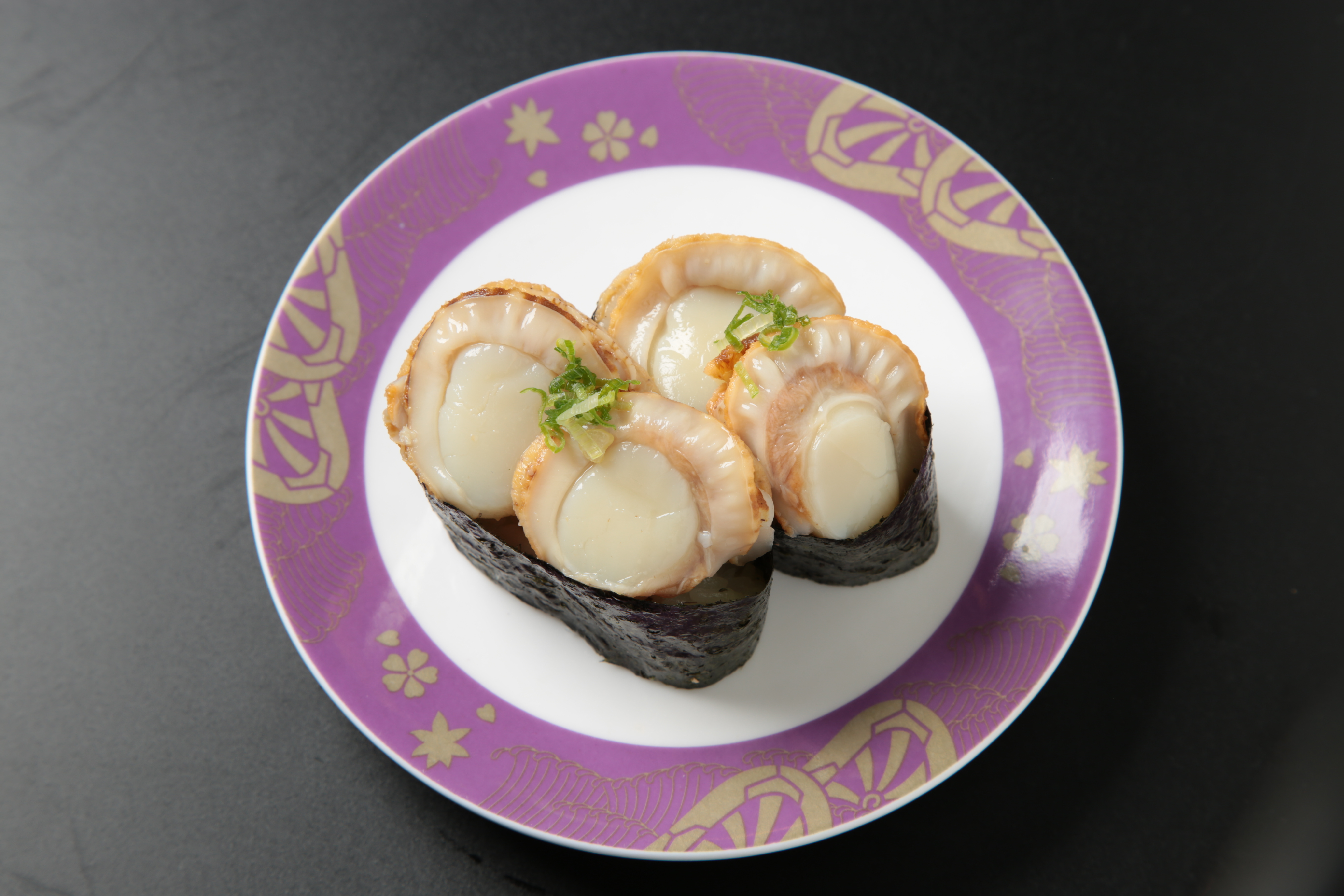 Order Baby Scallops Gunkan food online from Izumi Revolving Sushi store, Daly City on bringmethat.com