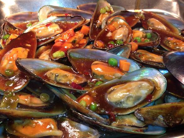 Order Mussel wih Oyster Sauce food online from Four Seasons Buffet store, Cerritos on bringmethat.com