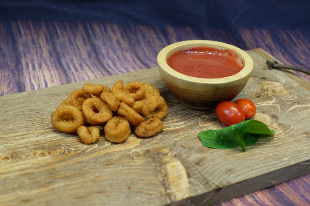 Order Fried Calamari - Appetizer food online from Oscar's Pizza store, Colonie on bringmethat.com