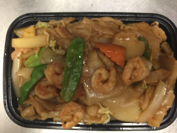 Order 42. Shrimp Chow Ho Fun food online from King Chef Chinese Restaurant store, West Haven on bringmethat.com
