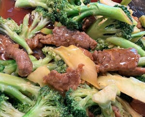 Order Broccoli Beef (Party Tray) food online from Great Wall Express store, San Diego on bringmethat.com
